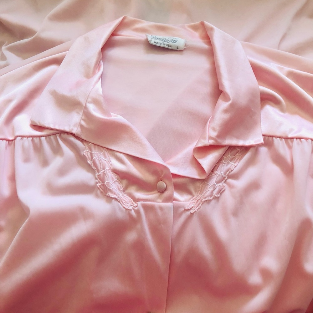 Vintage Vanity Fair Pink 100% Nylon Robe House Coat Button Front Side Pocket